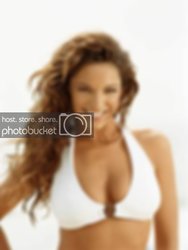 kelly-brook-new-swimsuit-02.jpg