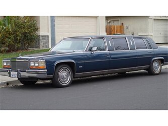 16973629-1988-cadillac-limousine-std.jpg