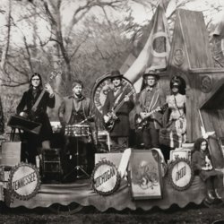 raconteurs.jpg