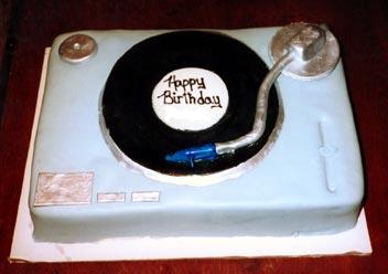dangermousse_turntable%20cake.jpg